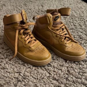 Nike High-Top Leather Style Sneakers 5 Yr Kid/ 7 Women in Camel Brown
